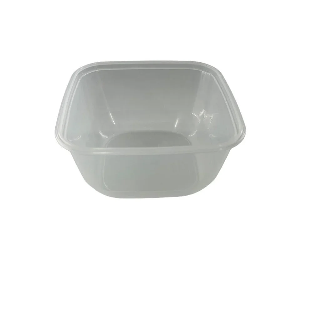 NWT 7 Piece Plastic Food Storage Container & Utensils